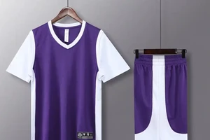 我中学的时候穿过一种nba的球衣,是短袖的!那叫什么衣服啊?应该不是出场服!有谁知道啊?
